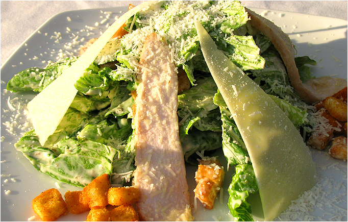 Салат Цезарь с курицей Салат Цезарь с курицей