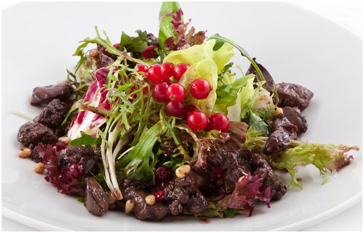 Салат с печенью цыпленка Салат с печенью цыпленка