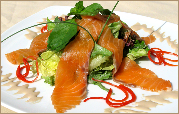 Салат с копченой семгой Салат с копченой семгой