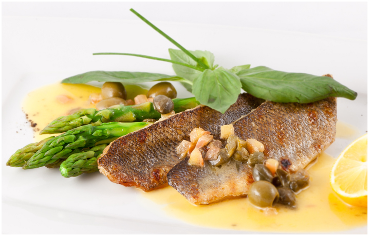 Сибас со спаржей Сибас со спаржей